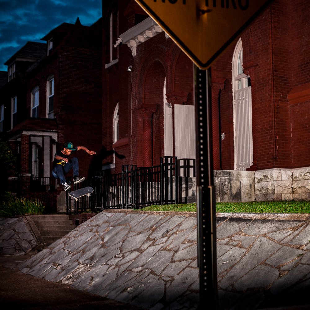 Auttiesh Danger - Kickflip